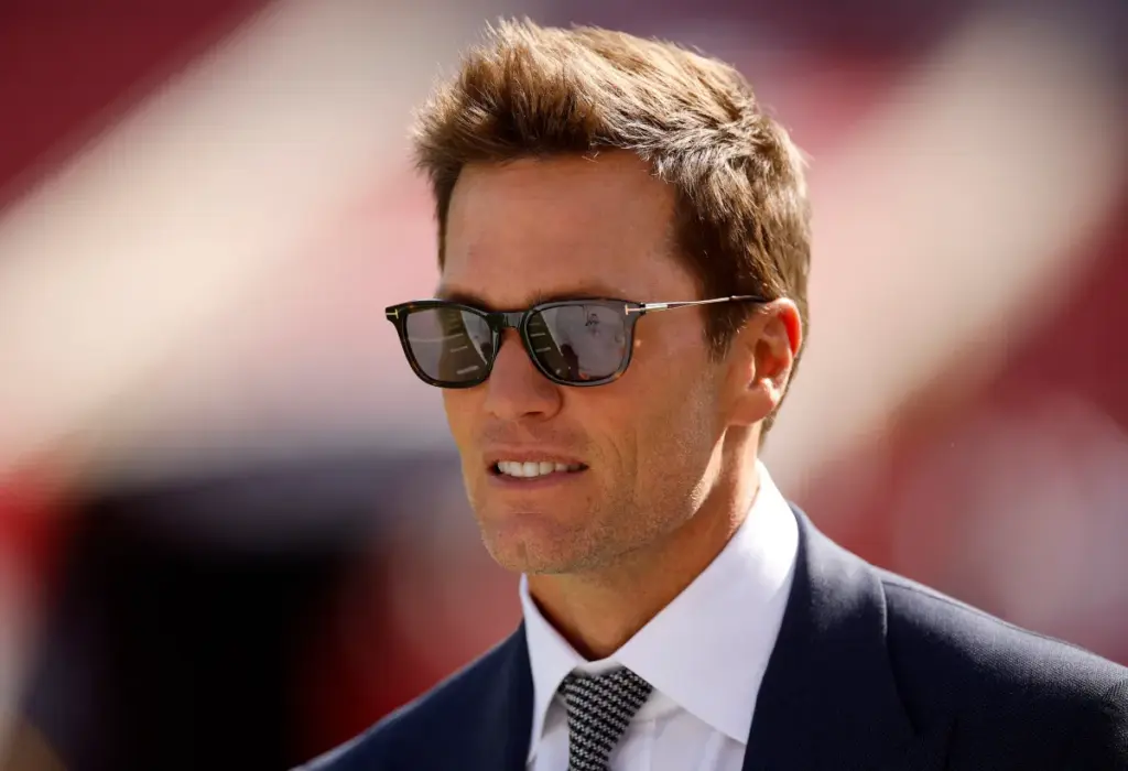 Tom Brady y los Raiders hacen una solicitud única a candidatos a entrenador en jefe enfocada en visión de liderazgo y desarrollo de talento.