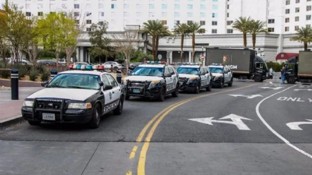 apuñalamiento en Las Vegas con presencia policial y acordonamiento en East Twain Avenue