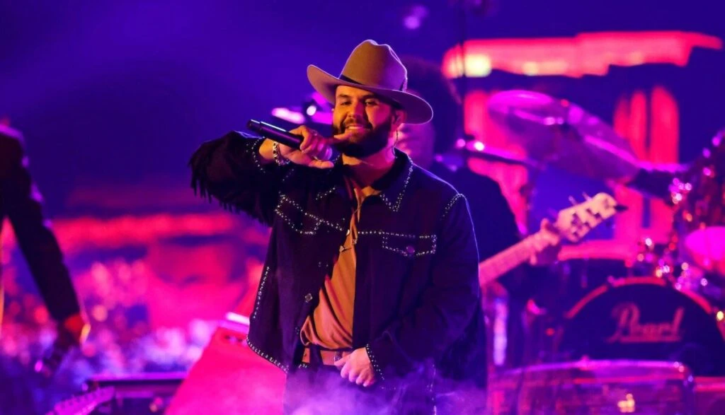 Carín León se prepara para su cita con la historia al llevar el regional mexicano a un escenario internacional de gran escala.