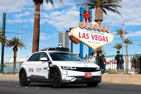 Robotaxis autónomos en Las Vegas operados por Hyundai y Motional como parte de la nueva movilidad urbana en Estados Unidos.