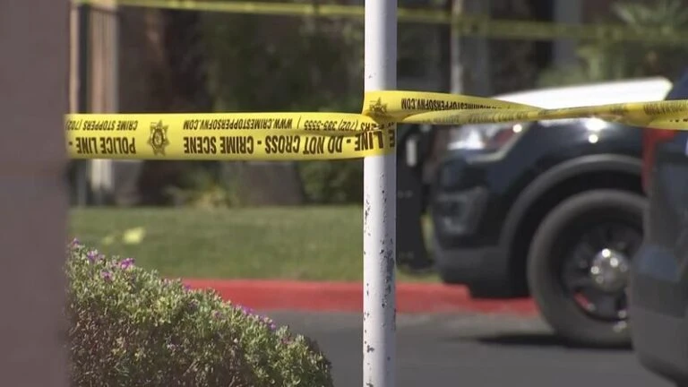 Investigación de homicidio doméstico en Las Vegas con presencia policial en zona residencial de Nevada