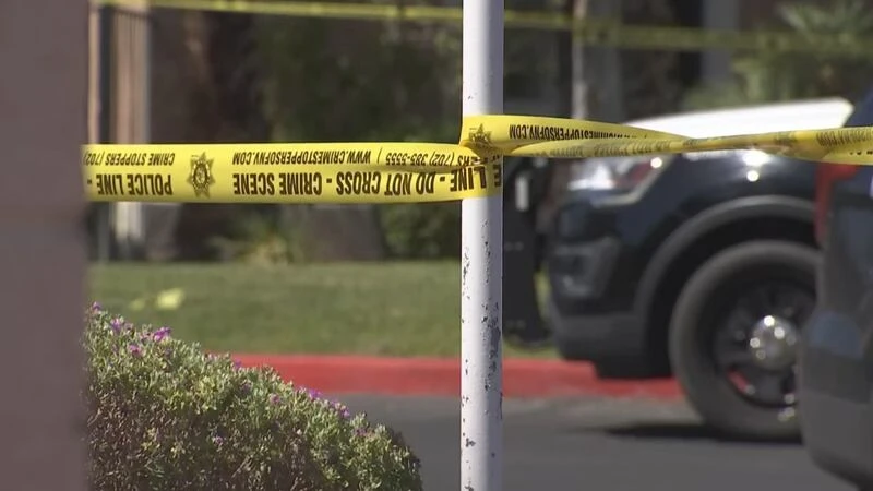 Investigación de homicidio doméstico en Las Vegas con presencia policial en zona residencial de Nevada