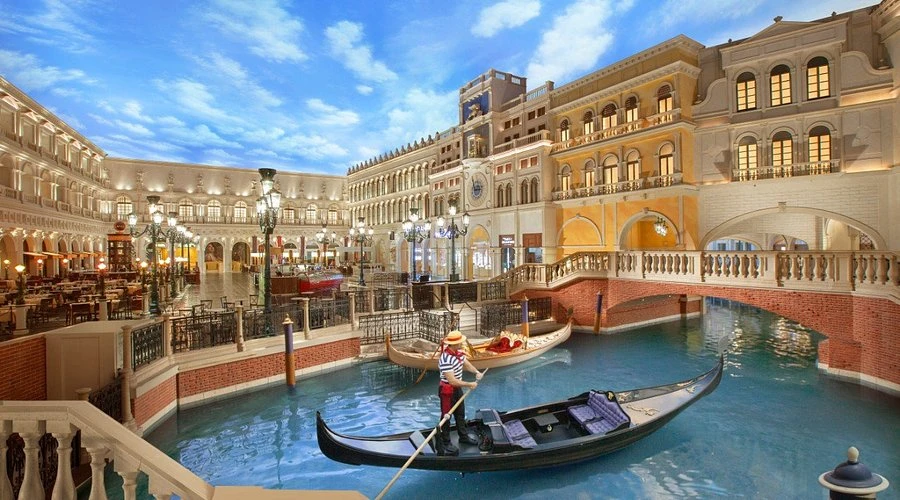 Hoteles de Las Vegas en el Strip de Nevada con lujo, espectáculos y experiencias únicas para visitantes