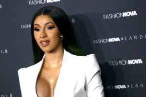 Cardi B Las Vegas actuando en el T-Mobile Arena durante el concierto donde ocurrió el momento viral