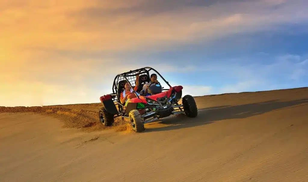 Actividades en el desierto de Las Vegas con ATV y paisajes de Nevada al atardecer en entorno natural