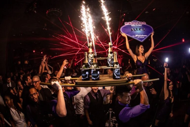 Experiencias absurdamente caras Strip Las Vegas incluyen suites de lujo, vuelos privados y servicios exclusivos en el Strip