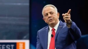 Joe Lombardo en contexto de supervisión de seguridad en proyecto de túneles de Boring Company en Las Vegas