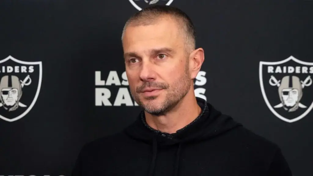 John Spytek gerente de Raiders analiza estrategia deportiva y fichajes en Las Vegas rumbo a temporada NFL