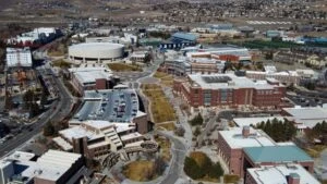 campus universitario en Nevada donde se implementan materiales educativos gratuitos para reducir costos académicos y mejorar el acceso a estudiantes