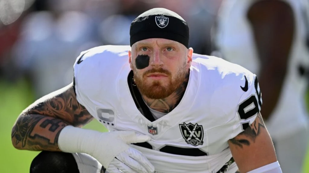 Maxx Crosby jugador de Raiders en Las Vegas durante partido de NFL mostrando su liderazgo defensivo
