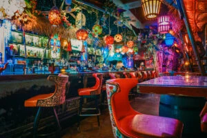 Bares con la mejor coctelería en Las Vegas con mixología de autor y ambiente nocturno sofisticado en el Strip