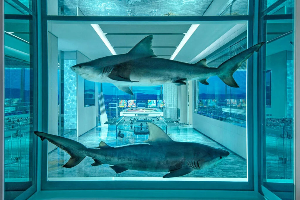 Suites en Las Vegas con lujo extremo y vista panorámica al Strip desde un hotel exclusivo.