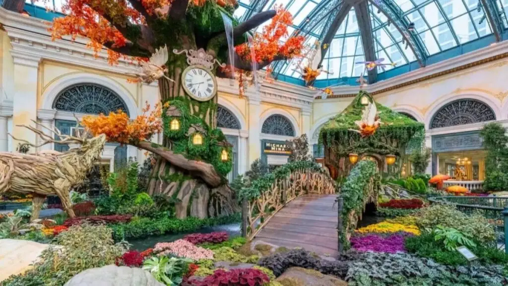 Bellagio Conservatory and Botanical Gardens con exhibición de primavera y miles de flores en Las Vegas