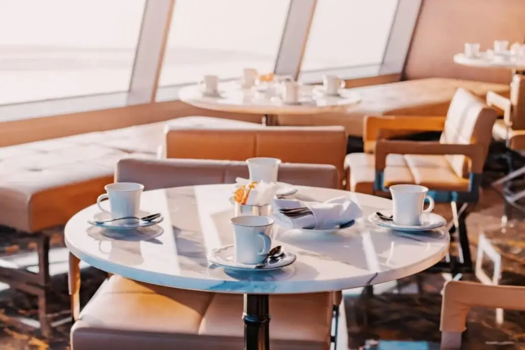 cafés con vista en Las Vegas ofrecen panorámicas únicas y espacios de lujo para disfrutar café