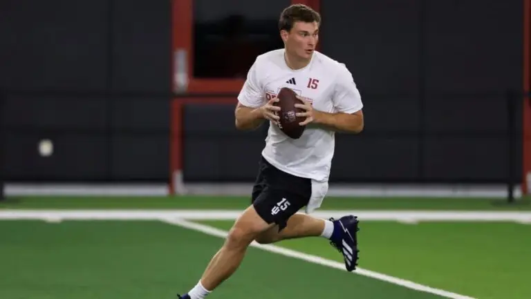 Fernando Mendoza entrenando como quarterback rumbo al Draft NFL en preparación profesional