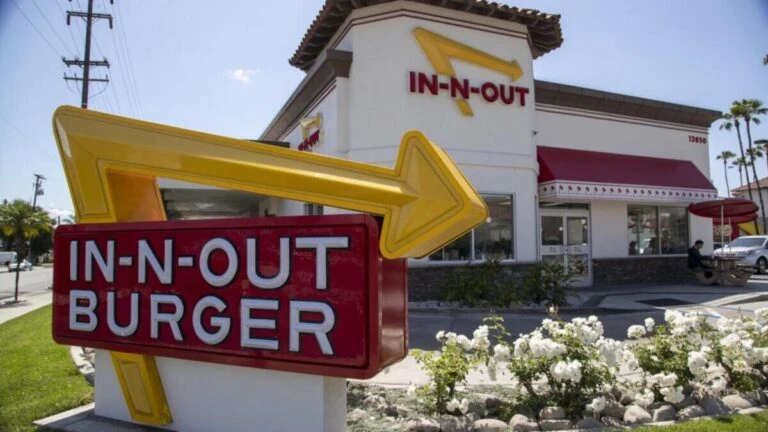 restaurante In-N-Out con clientes y expansión de nuevas sucursales en Estados Unidos incluyendo Nevada