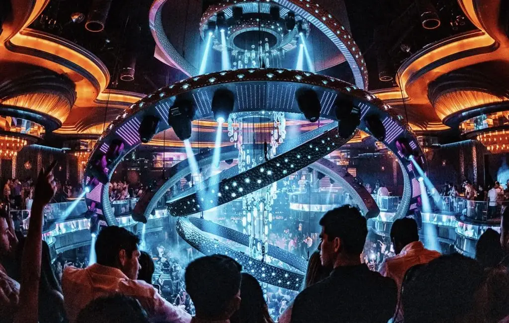 nightlife en Las Vegas evoluciona con experiencias inmersivas tecnología y exclusividad en entretenimiento nocturno
