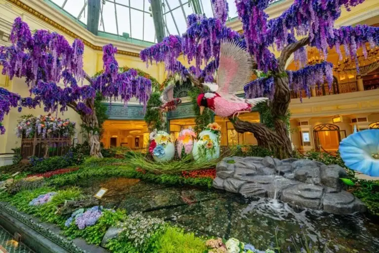 Pascua en Las Vegas con decoración floral, brunches y actividades familiares en hoteles durante temporada de primavera