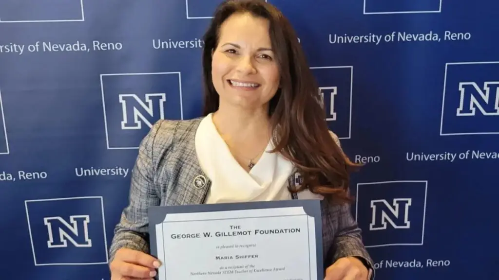 premio STEM en Nevada reconoce a docente por innovación en enseñanza de ciencia y tecnología