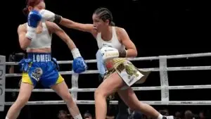 Vanesa Lomelí peleando en Las Vegas por campeonato juvenil gallo del CMB