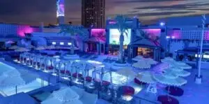 Películas gratis en Las Vegas proyectadas junto a una piscina en el hotel SAHARA