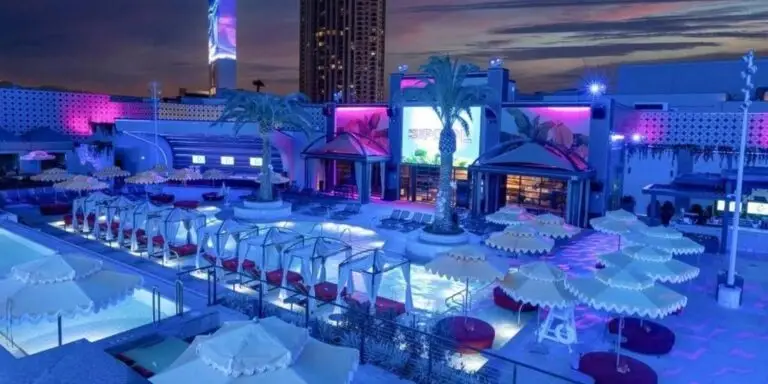 Películas gratis en Las Vegas proyectadas junto a una piscina en el hotel SAHARA