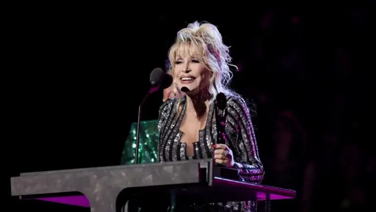 Dolly Parton cancela residencia por problemas de salud mientras continúa su recuperación