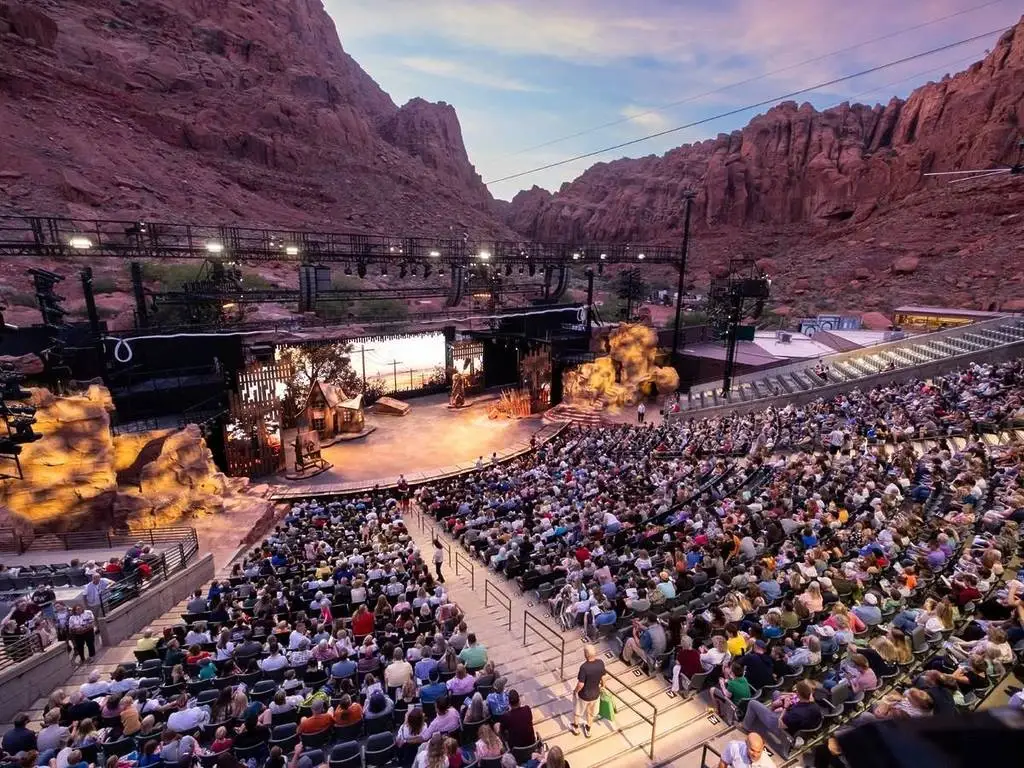 Broadway cerca de Las Vegas en el teatro al aire libre de Tuacahn rodeado por el desierto de Utah