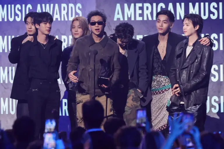 American Music Awards con artistas internacionales y alfombra roja llena de celebridades