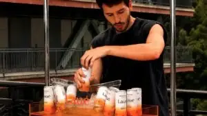 Sebastián Yatra convive con asistentes durante evento wellness de Laué Frizzante en Ciudad de México