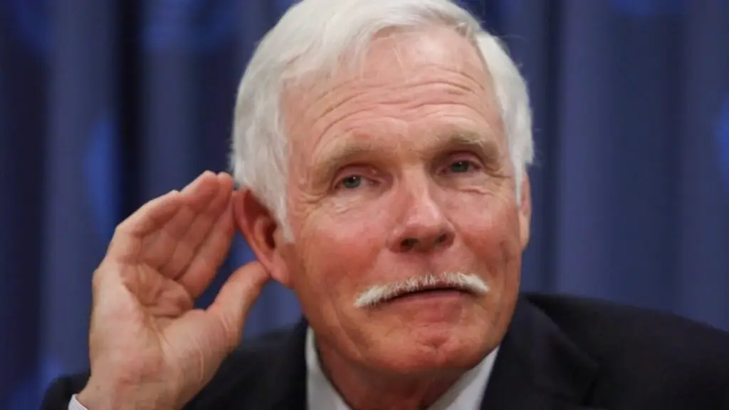 Ted Turner fundador de CNN y empresario con legado en medios y conservación ambiental