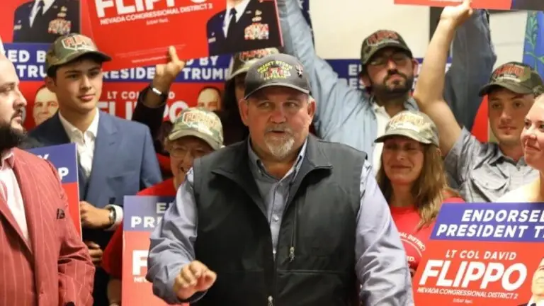 David Flippo durante un evento de campaña tras ganar la primaria republicana en Nevada