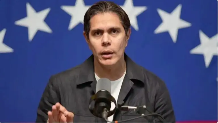 Dirigentes opositores regresan a Venezuela bajo amnistía entre trámites judiciales y tensión política