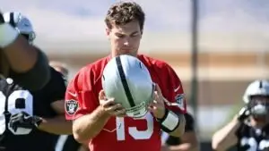 Fernando Mendoza durante un entrenamiento con Las Vegas Raiders en la NFL