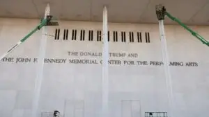 Kennedy Center conserva su nombre histórico tras fallo judicial que bloqueó cambios impulsados por Trump