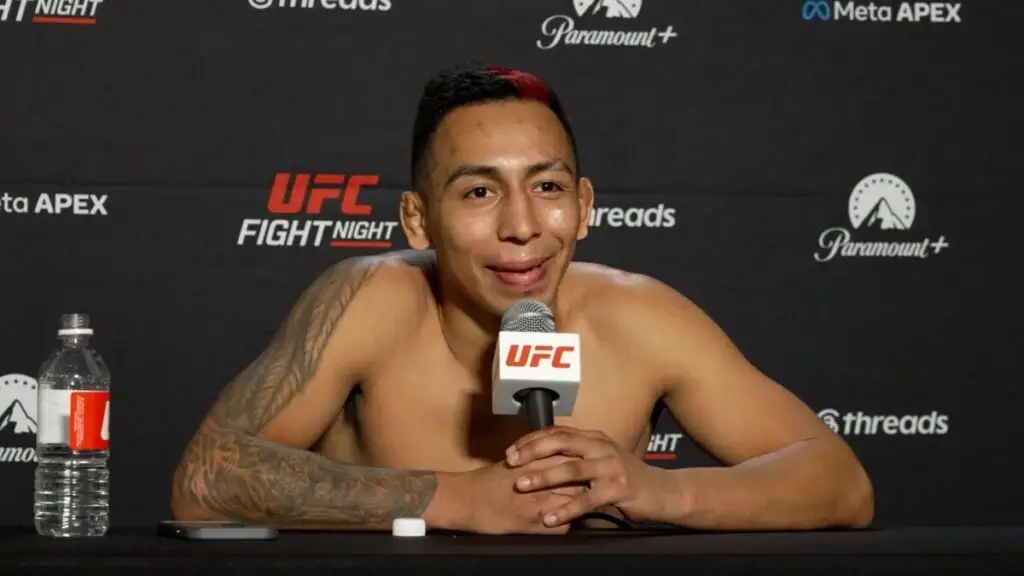 Kevin Borjas durante su combate ante André Lima en el UFC Apex de Las Vegas