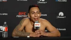 Kevin Borjas durante su combate ante André Lima en el UFC Apex de Las Vegas