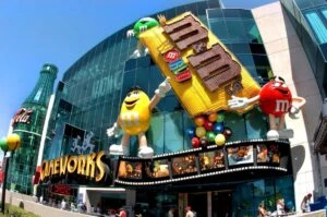 M&M's Las Vegas con su famoso muro de chocolates y exhibiciones interactivas