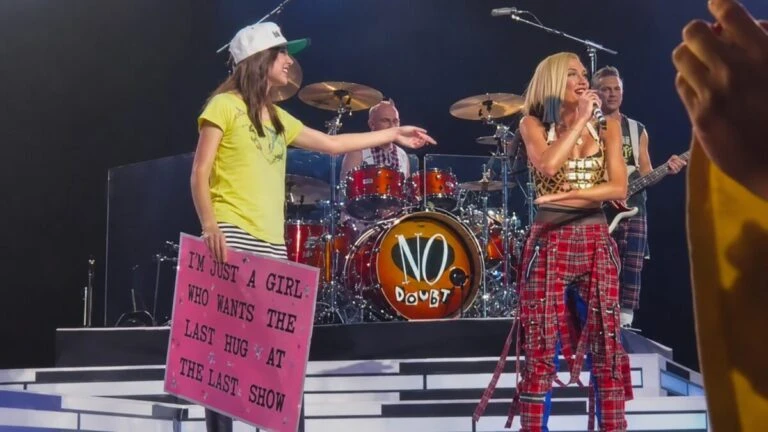 Olivia Rodrigo abrazando a Gwen Stefani durante concierto de No Doubt en Sphere Las Vegas