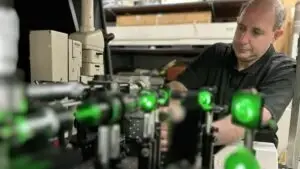 Investigación de UNLV utiliza rayos X para regenerar baterías de litio y prolongar su funcionamiento