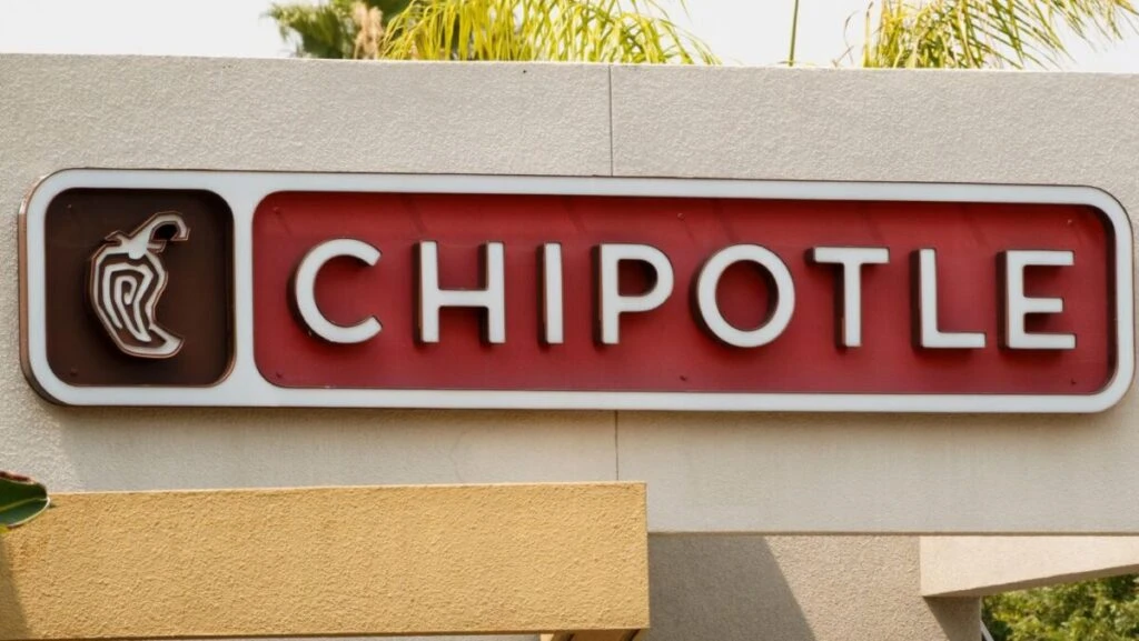 Apertura de la primera sucursal de Chipotle en México.