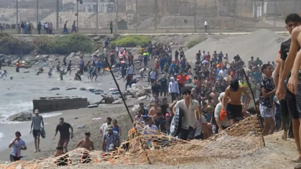 Crisis por la llegada masiva de migrantes a Ceuta desde Marruecos.