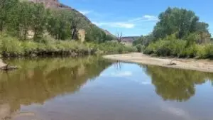 Paisaje natural del nuevo parque estatal junto al río Carson en Nevada.