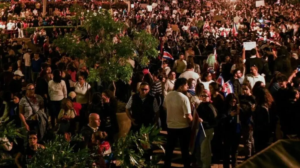 Costa Rica registra una protesta contra el Gobierno de Laura Fernández en defensa del Poder Judicial y la separación de poderes.