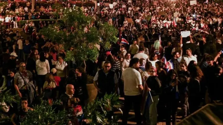 Costa Rica registra una protesta contra el Gobierno de Laura Fernández en defensa del Poder Judicial y la separación de poderes.