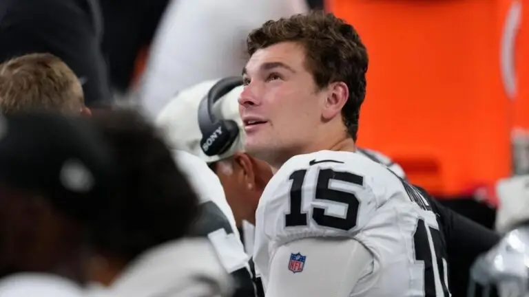 Fernando Mendoza avanza en su preparación con los Raiders para la temporada 2026 de la NFL.