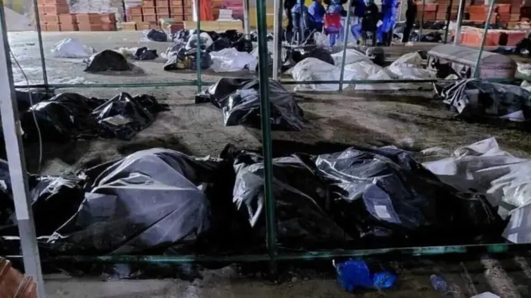 Morgues saturadas y familias que esperan la entrega de víctimas tras el devastador terremoto registrado en Colombia.