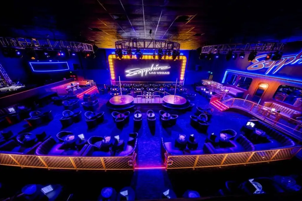 Table dance exclusivo de Las Vegas con áreas VIP, servicio de botellas y una propuesta de entretenimiento nocturno premium.