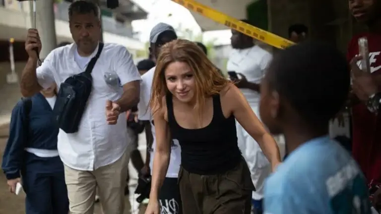 Shakira apoyará la reconstrucción de escuelas y una universidad en Chocó tras el terremoto.