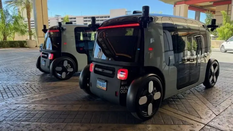 Waymo firma una alianza con Las Vegas Raiders para ofrecer transporte autónomo y nuevas experiencias para aficionados en Allegiant Stadium.